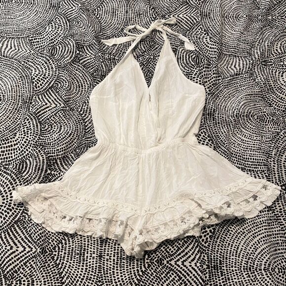 Double Zero size Medium Frilly Flowy Boho White Neutral Beachy Coastal Romper - Picture 1 of 10